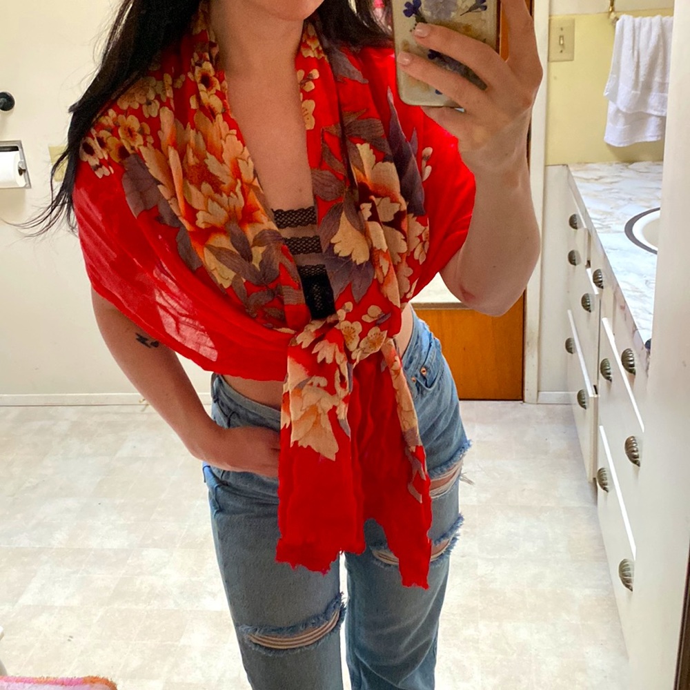 Collection 18 • Lightweight Floral Viscose Wrap / Scarf - Picture 3 of 14